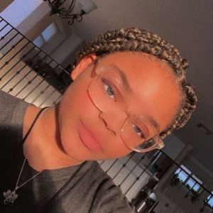 Meet your Posher, Kyla